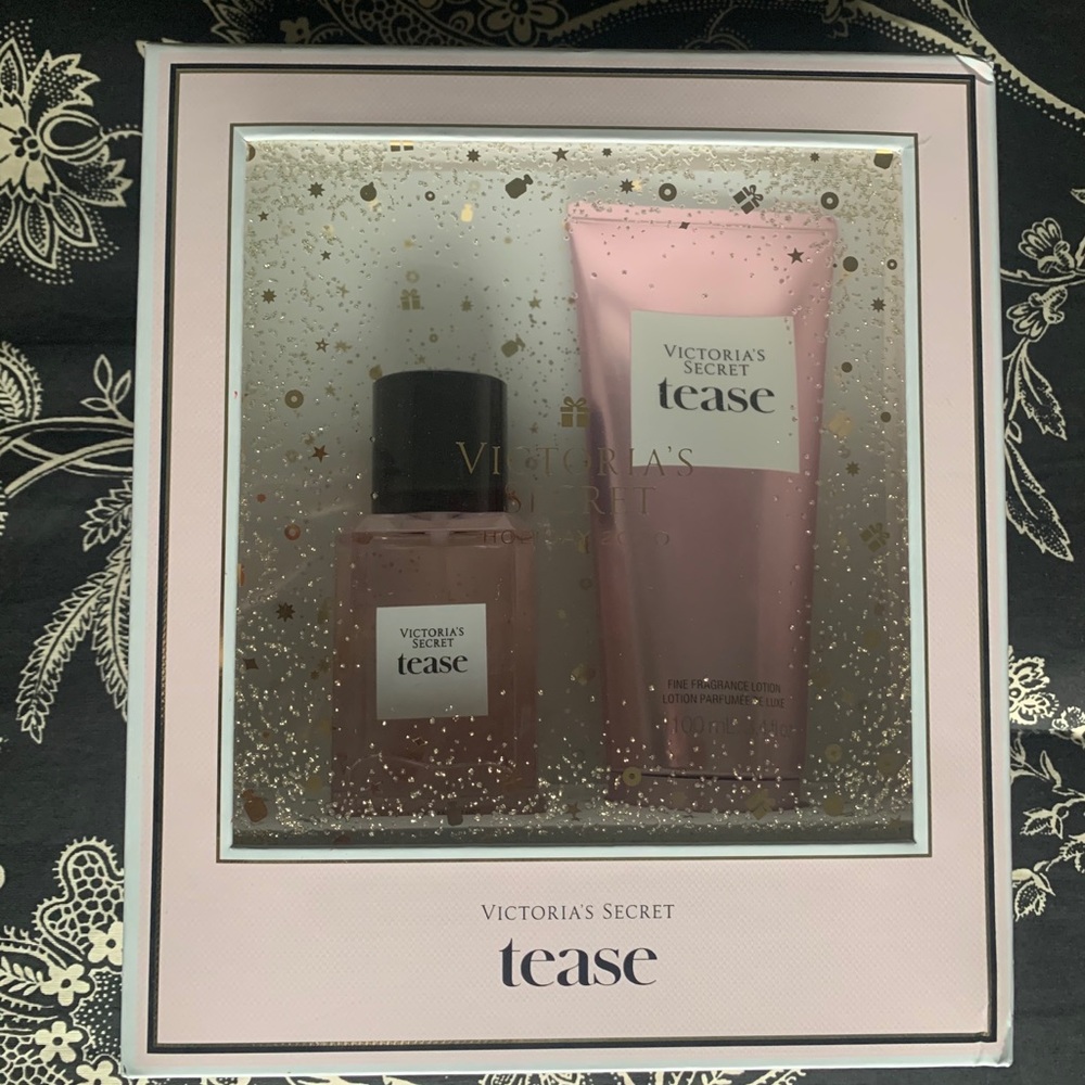 NWT Victoria’s Secret Tease Spray/Lotion Set